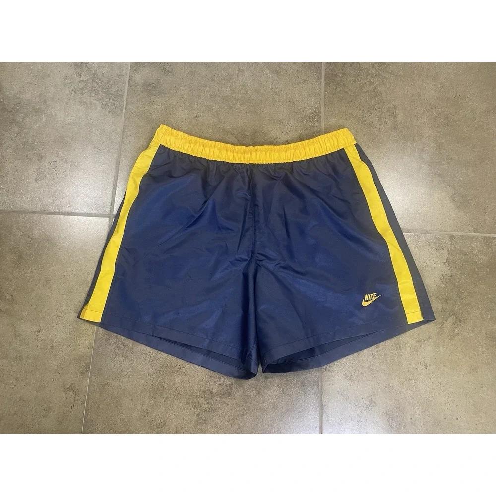 Nike Sportswear Club Flow Mens Sz L Athletic Shorts HJ1952-451 Navy Blue Gold
